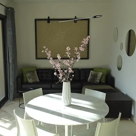 Maison Du Appartement Les Angles (Gard)